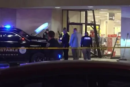Polisdən qaçarkən qəza törətdi - 5 nəfər yaralandı