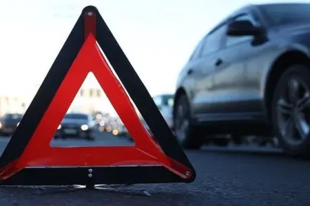 Yasa gedən insanların olduğu avtobus aşdı - Çox sayda yaralı var