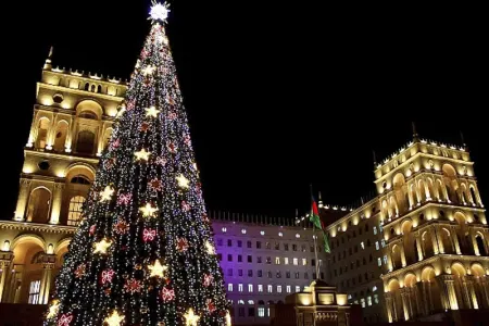 Bakıda diqqət çəkən “yolka”lı “Ferrari”nin sahibi o imiş – - VİDEO