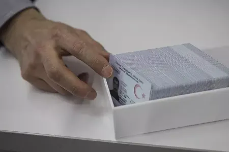 Yanvarın 1-dən köhnə şəxsiyyət vəsiqəsi olanlar bunu edə bilməyəcək