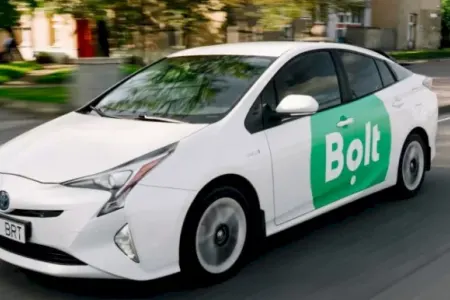 "Bolt"un maşını yandı - ANBAAN VİDEO