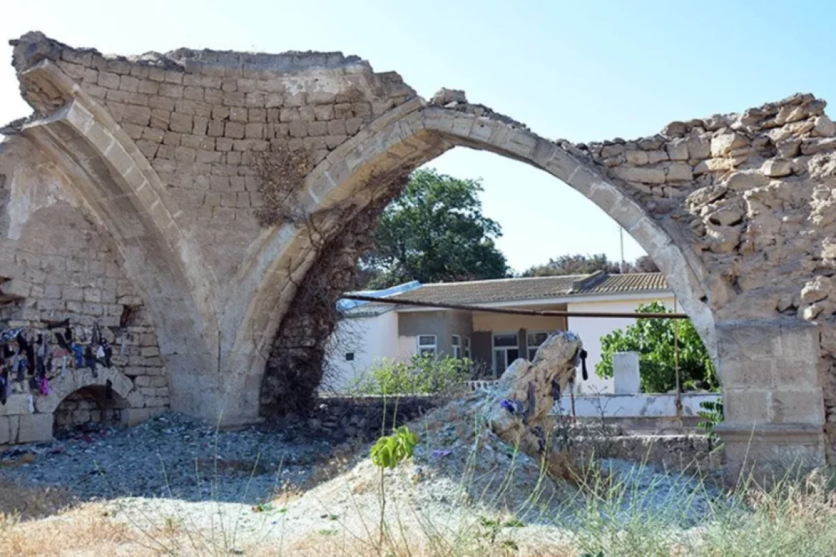 Süleyman peyğəmbərin altıbucaqlı möhürü, - Həzrət Əlinin ayaq izləri – Sirli Buzovna
