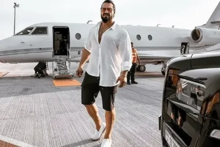 Bakıda diqqət çəkən "yolka"lı "Ferrari"nin sahibi - GÖRÜN KİM İMİŞ