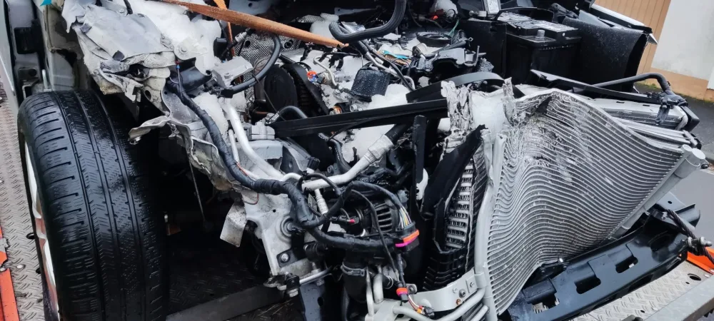 19 yaşlı sürücü qəza törətdi - FOTO