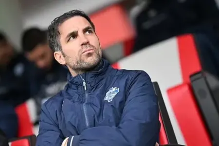 Fabreqas futbolçularından gileyləndi