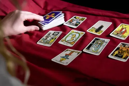 Qidadan çox falçılara pul xərclədilər - Fantastik məbləğ