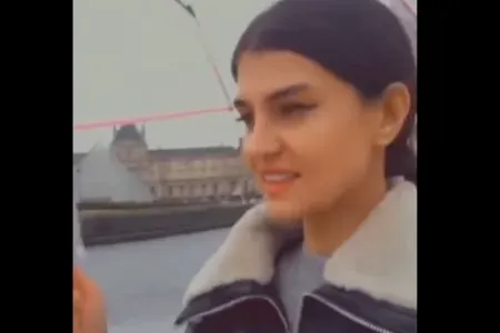 Son ana qədər sərnişinlərə təlimat verən, onları təmkinli olmağa səsləyən şəhid təyyarə bələdçisi Hökümə Əliyeva