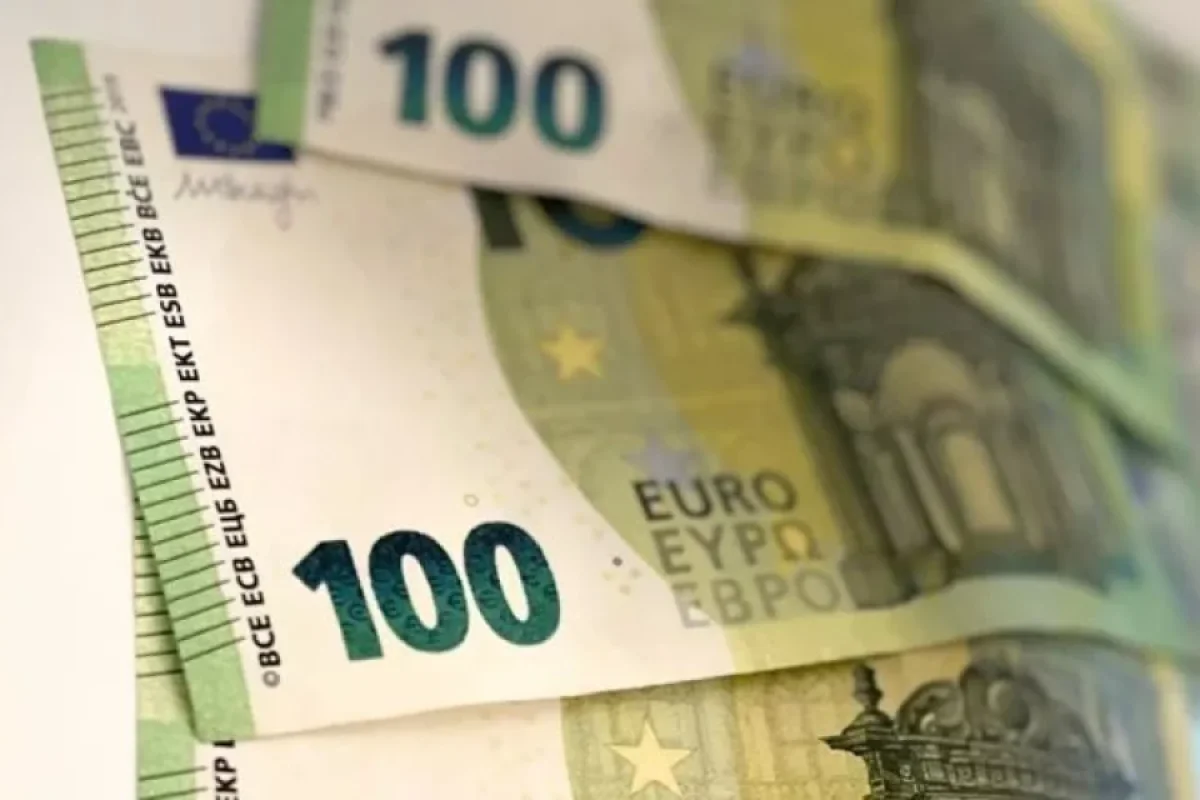 Avro və lirə ucuzlaşdı - Məzənnə