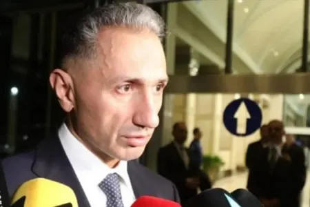 Nazir tapılan qara qutudan danışdı