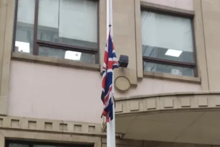 Britaniyanın Azərbaycandakı səfirliyində bayraqlar endirildi