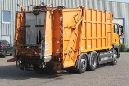 Sürücülük vəsiqəsi olmadan zibil maşını sürdü