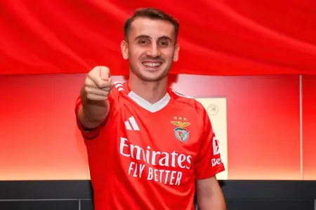 Benfika" klubunun ulduz futbolçusu Kerem Aktürkoğlu nişanlanıb