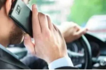 İnsanların sükan arxasında telefonla danışması çox təhlükəli vəziyyətdir"