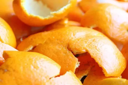 Naringi qabıqlarını atmazdan əvvəl - bir daha düşünün