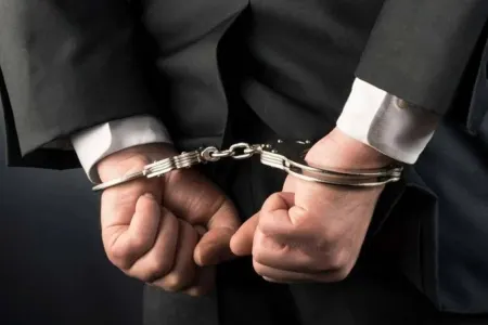 Azərbaycanda 70 yaşlı "professor" həbs edildi - 15 minə FHN-də işə düzəldirmiş