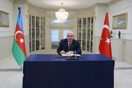 Türkiyənin müdafiə naziri Azərbaycan səfirliyini ziyarət edib