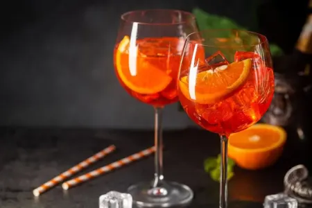 Gənc barmen icad etdiyi kokteyli 400 dollara satdı