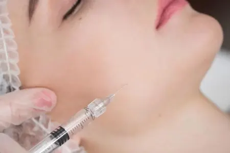 Alnına dolğu etdirən şəxs kor qaldı