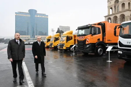 Prezident İlham Əliyev xüsusi təyinatlı nəqliyyat vasitələri ilə tanış oldu - FOTOLAR