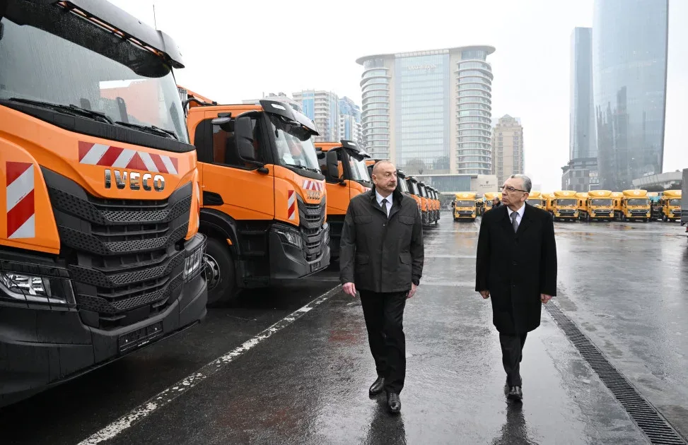 Prezident İlham Əliyev xüsusi təyinatlı nəqliyyat vasitələri ilə tanış oldu - FOTOLAR