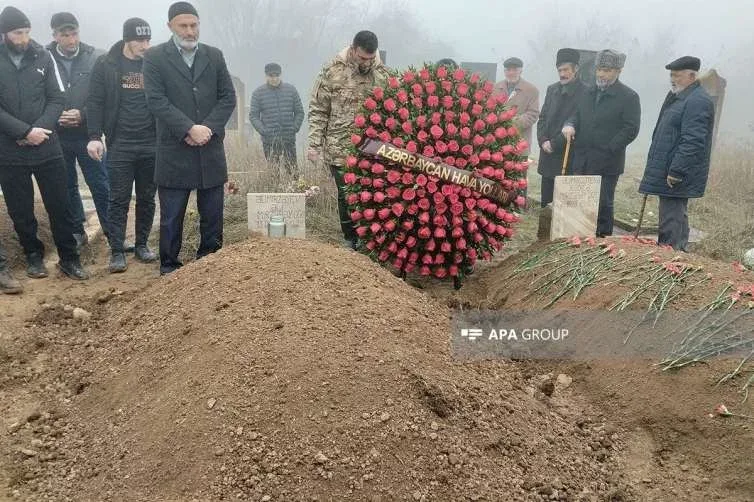Qəzada həlak olan bacı və qardaşın dəfnindən - GÖRÜNTÜ