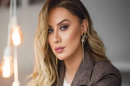 "Təyyarədə dostumun oğlu da olub" - Roza Zərgərli DANIŞDI