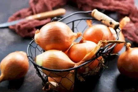 Yatağın yanına soğan qoymağın faydaları