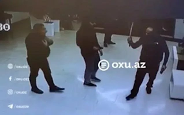 Bakıda məşhur yaşayış kompleksində hücum: mühafizəçi DÖYÜLDÜ - FOTO