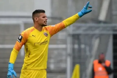 "Qarabağ" bu qapıçısı ilə yollarını ayırır