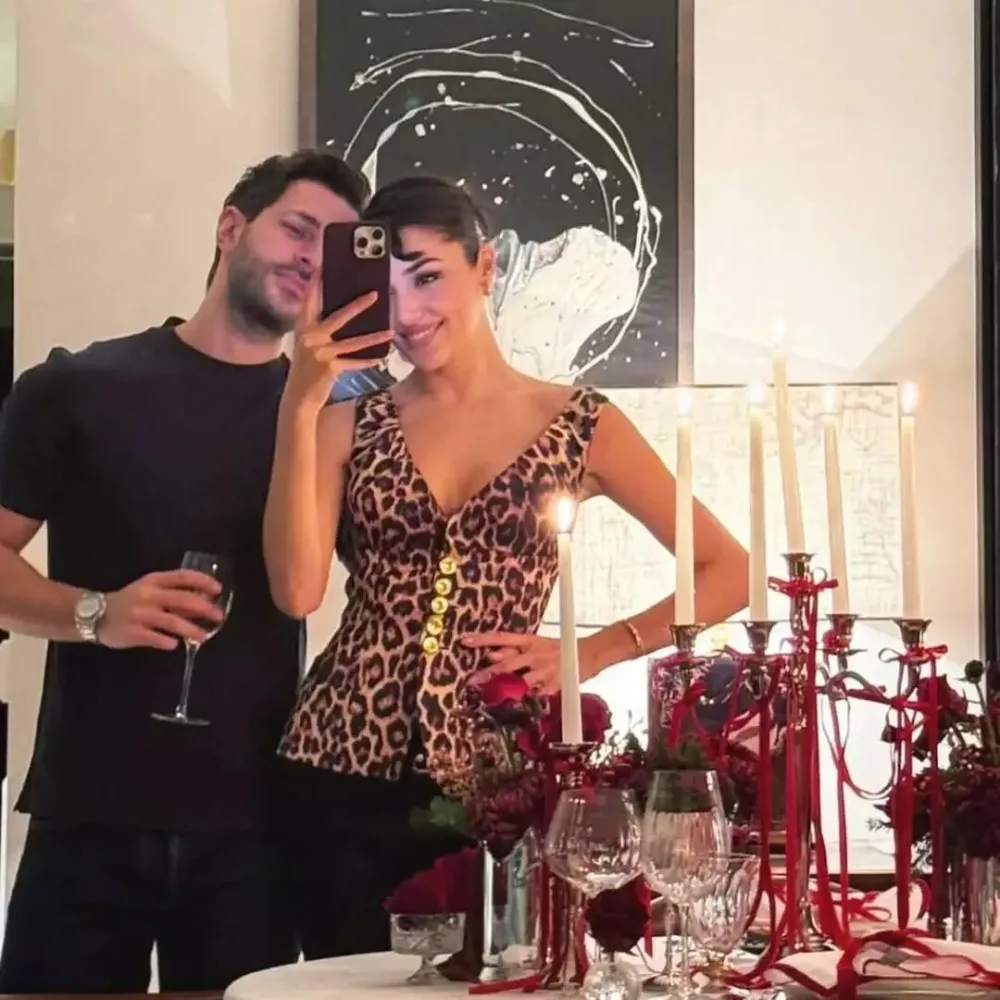 Hande Yeni ili sevgilisi ilə belə qarşıladı - FOTO