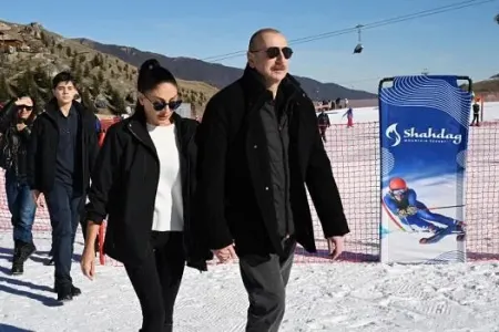 Prezident və ailəsinin vətəndaşlarla səmimi görüşü... - Video