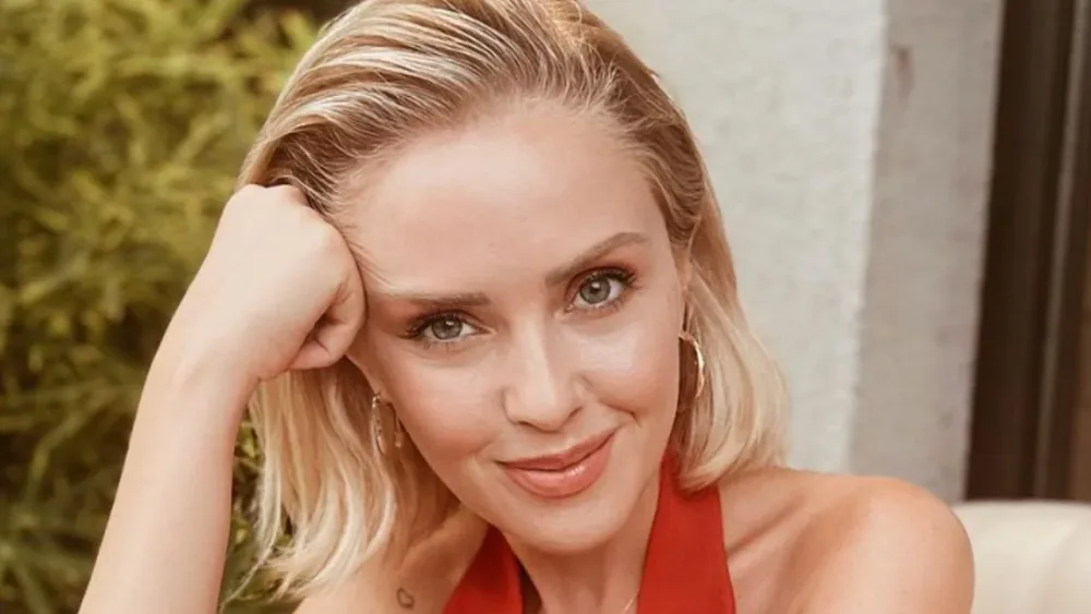 Özündən 22 yaş kiçik aktrisa ilə sevgilidir - FOTO