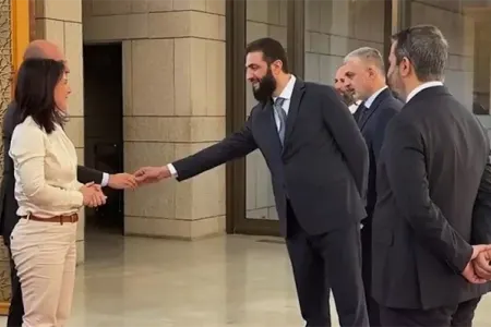 Suriya lideri onun əlini sıxmadı - VİDEO