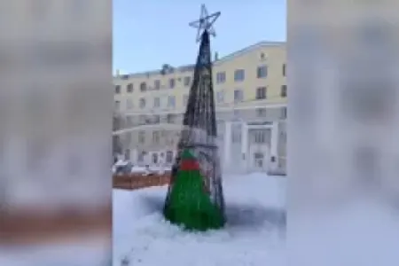 Rayon mərkəzində yeni il ağacı yandırılıb