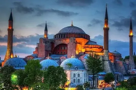 Dünya turizminin mərkəzi olan tarixi İstanbul