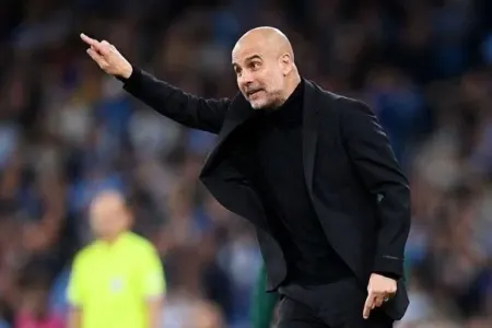 Pep Quardiola məsləhət verir