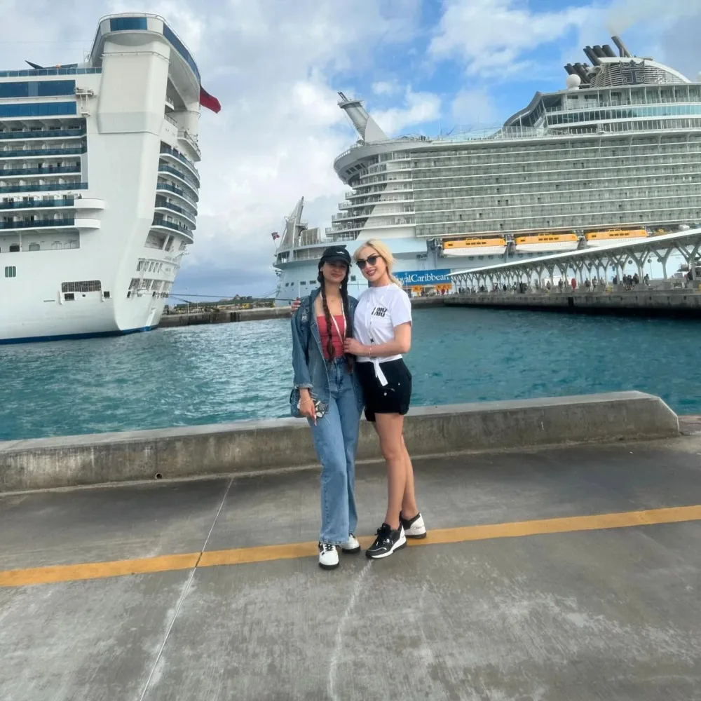 Məleykə Əsədova qızı ilə Baham adalarında - FOTOLAR