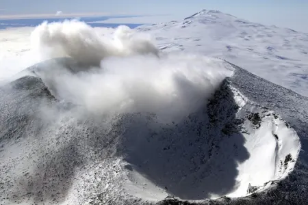 Antarktidanın buzlarının əriməsi gizli vulkanları aktivləşdirə bilər - ARAŞDIRMA