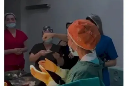 Əməliyyatda ad gününü qeyd edən həkimlə bağlı AÇIQLAMA