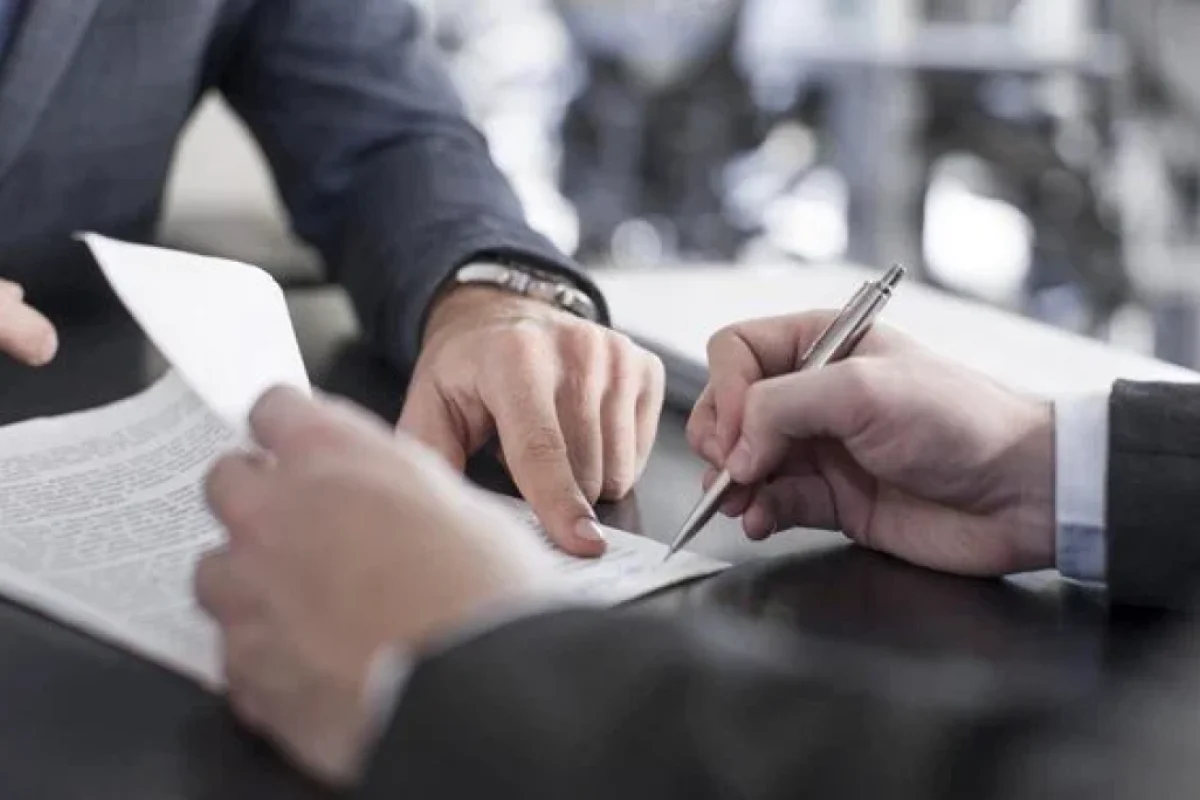 Ev pulunu verməyən kirayəçisini soydu