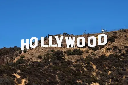 Məşhur "Hollywood" işarəsi YANIR