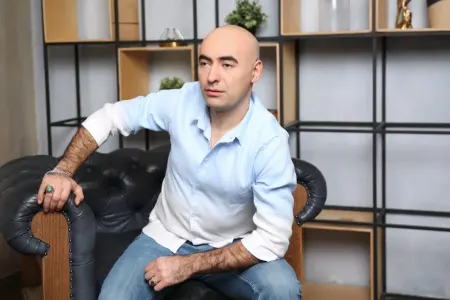 Gerçək ekstrasenslə saxtasını necə ayırd etməli? – Məşhur öncəgörən sirləri açdı