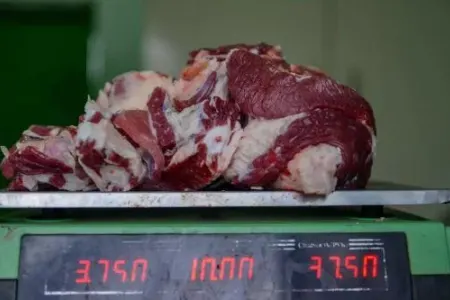 Bazarda 11 manata ət satılır - Ukraynadan Bakıya necə gəlib çıxıb?