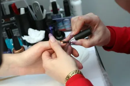 QADINLARIN NƏZƏRİNƏ: - Manikür zamanı bu xəstəliklərə yoluxa bilərsiniz