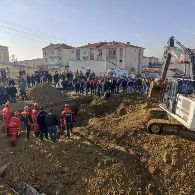 Kanalizasiya sisteminin qoşulması zamanı çökmə: - Ölən Var