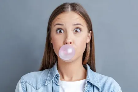 Saqqız çeynəməyin müsbət və mənfi tərəfləri