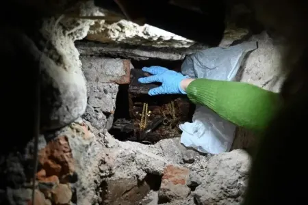 II Dünya Müharibəsindən bəri gizlədilən kral xəzinələri tapıldı - FOTO