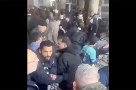 Məsciddə izdiham: - Ölənlər var - VİDEO