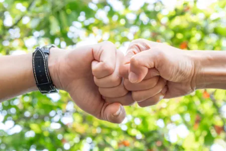 Yumruğumuzu 90 saniyə sıxsaq beynimizdə - NƏ BAŞ VERƏR?