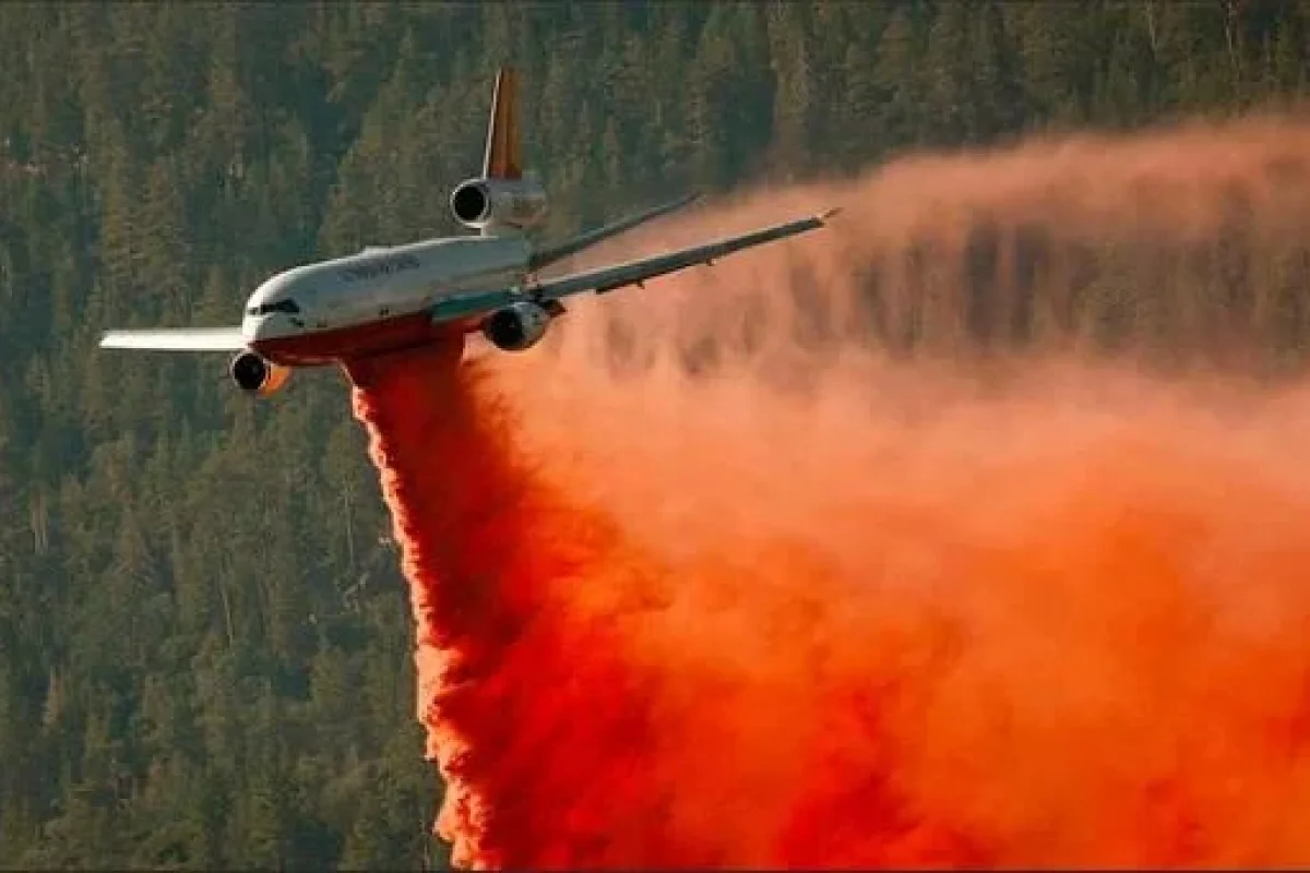 Los-Ancelesdə təyyarə yanğını söndürərkən alışdı